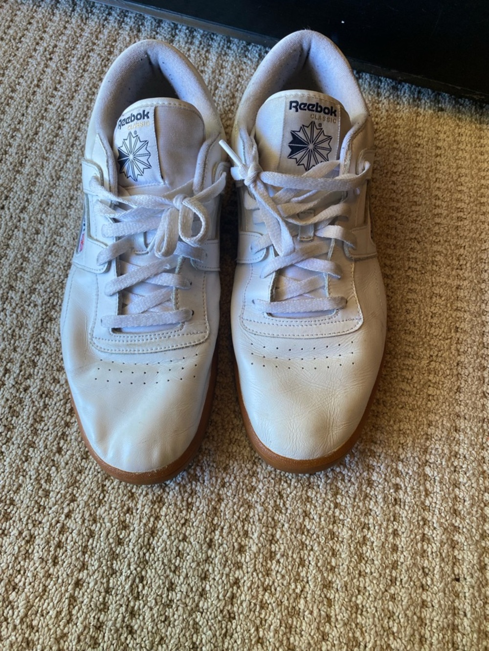 Reebok Men’s White Leather workout Sneakers with Gum Sole